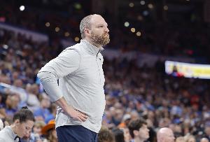 Shams：雄鹿正与泰勒·詹金斯敲定合同 后者将成为球队新任主教练