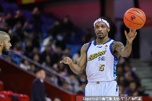 记者：小巴里·布朗证明自己还是CBA最强外援 广厦末节太早耗时间
