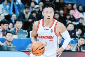 贺希宁：状态没之前那么好 我在积极调整 史密斯是带伤出战季后赛