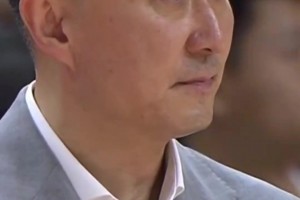给朱芳雨点赞！赛后主动提醒徐昕去跟广东老板/家人握手