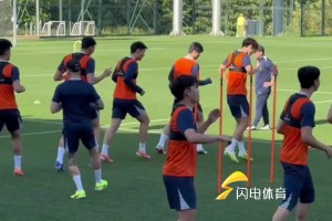 山东泰山主场迎战上海申花，赛前27人参与合练，其中包含依木兰