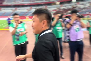 牛志明：比赛没开始刘建业都已经跑过来了，弄得有点措手不及哦