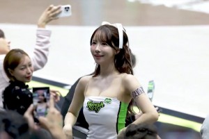 甜度超标了吧 三上悠亚场边应援超级可爱！！